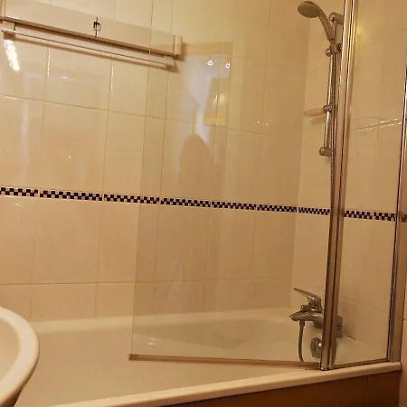 2 Pieces Au Pied Des Pistes Avec Balcon, Pour 4 Personnes - Fr-1-455-139